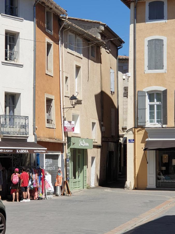 L'Isle D'Or - Les Amandiers - 3 Etoiles - 1Er Etage LʼIsle-sur-la-Sorgue Exterior foto